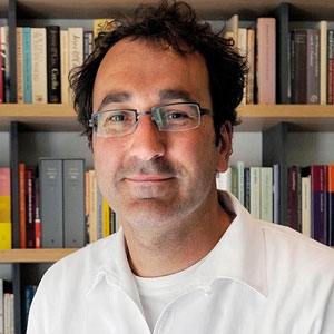 Diederik Stapel，荷兰心理学家，因数据造假被撤销多篇文章。