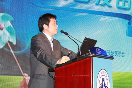 卫生部疾病控制局副局长雷正龙先生致词