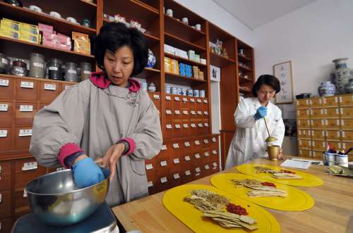 欧盟是全世界最大的植物药市场之一。图为在德国柏林的一家中药行