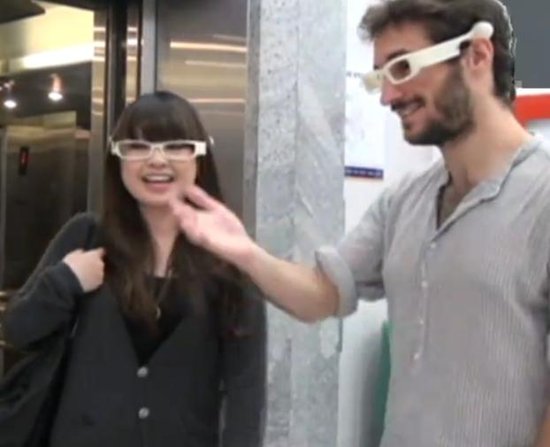 神奇眼镜可自动散发香味 打造完美第一印象