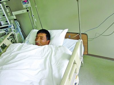 术前患者病危，陷入昏迷当中。