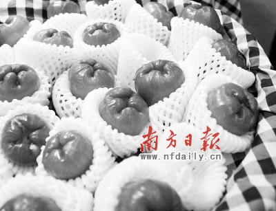 过度鲜亮的水果让人担忧