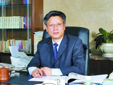 “烟草院士”之争评论：控烟归控烟，科学归科学