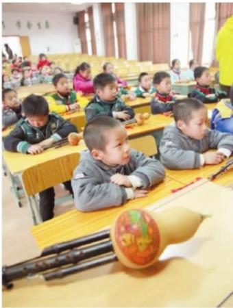 一所小学12对双胞胎让老师难分辨